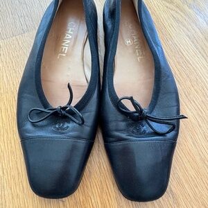 Authentic Chanel Ballet Flat in Black Leather, Size 38 EU